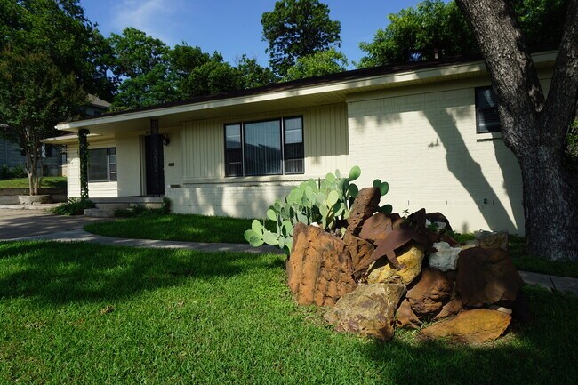 Photo - 2817 Wayside Ave