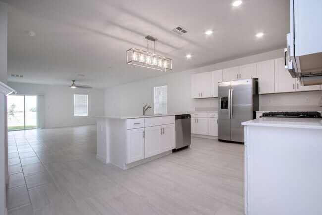 Photo - Lakeside Luxury in Parrish - 5 Bedroom BRA...