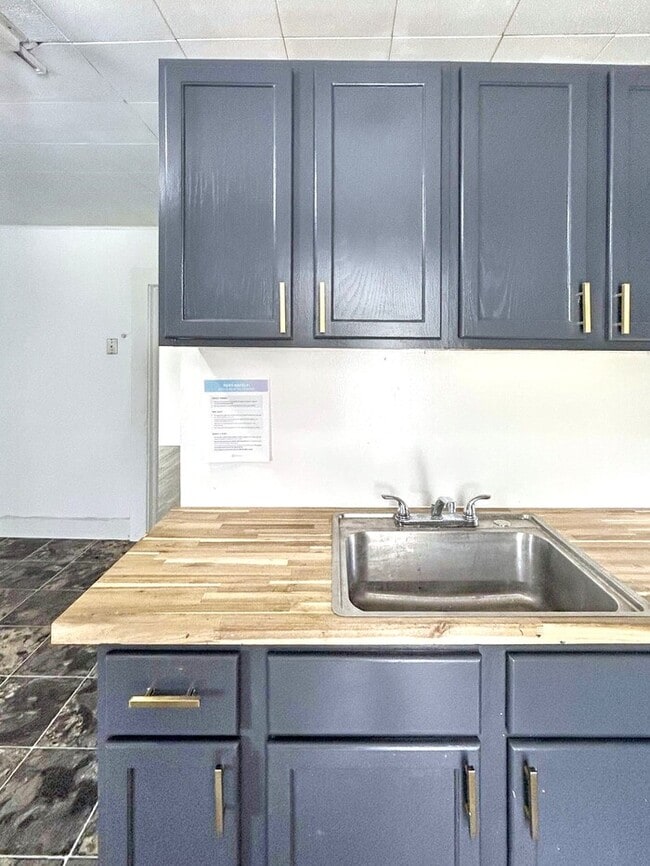 Photo - 3295 W 46th St