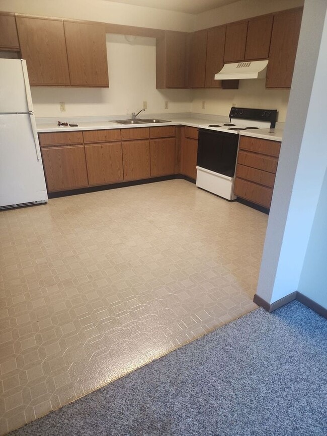 Building Photo - Spacious 3 Bedroom Apartment in Montgomery... Unit 3