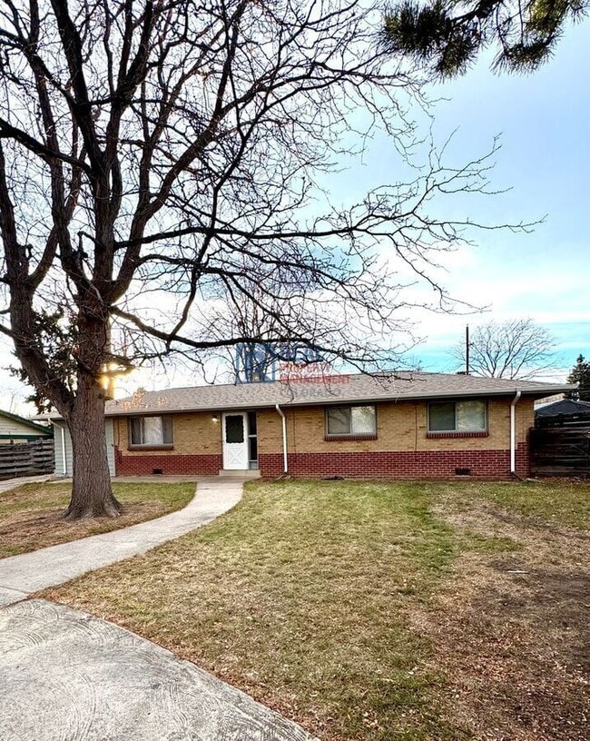 Photo - 865 Balsam St