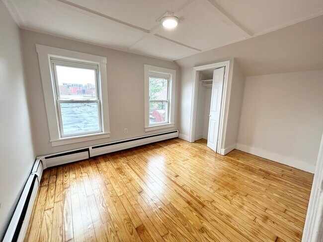 13 Saratoga St Unit 2