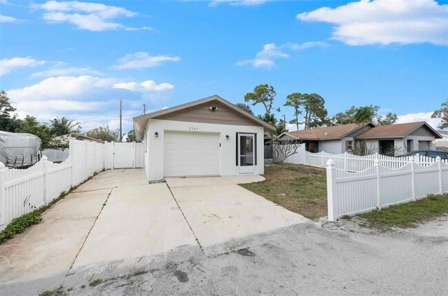 Photo - 2347 Benson St