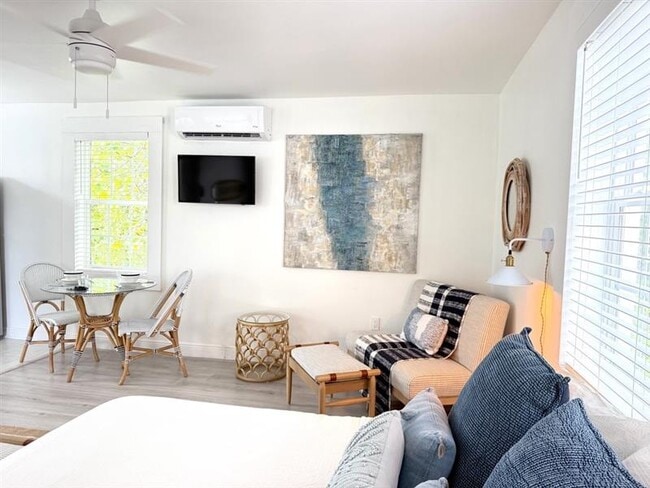 900 El Rado St Unit Treehouse