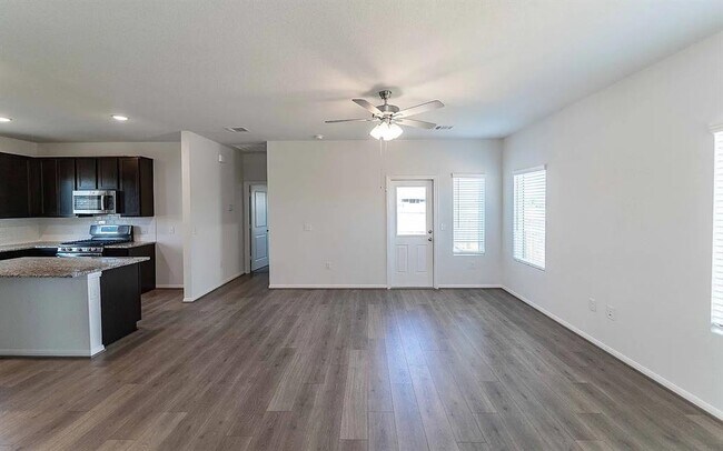 Photo - 515 Clearlake Dr