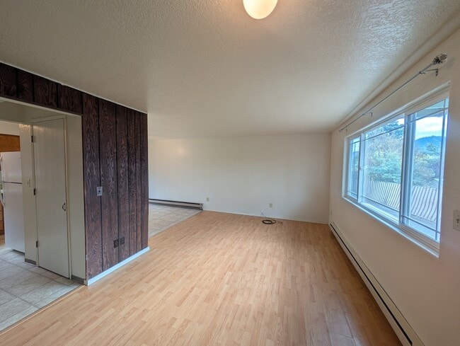 Photo - 84 SE Grape Ave