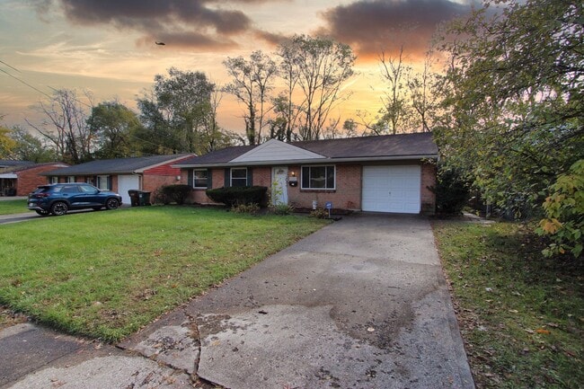 Building Photo - Gorgeous3 Bed 1 Bath Home!