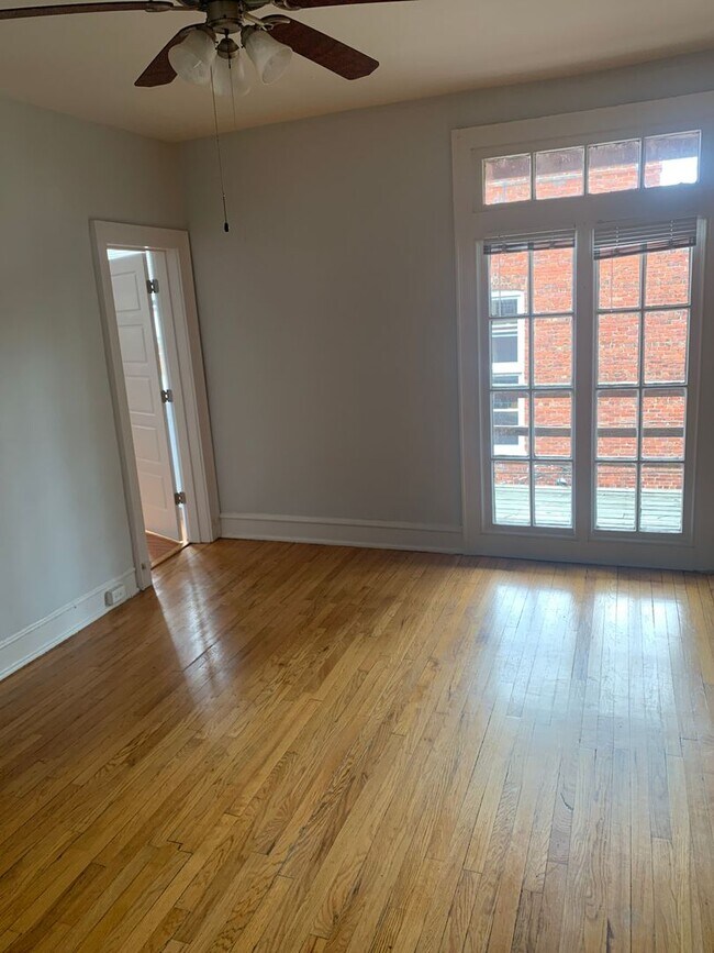 Photo - 1123-25-27 West Grace Street