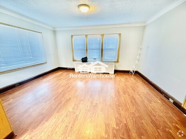 Building Photo - 3925 Chicago Ave Rental