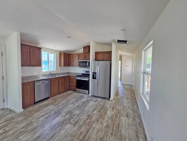 Photo - 1453 Elizabeth St