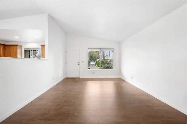 Photo - 1025 Marston St