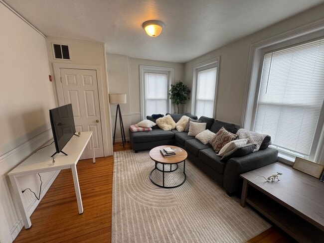 Photo - 22 Market St Unit 3