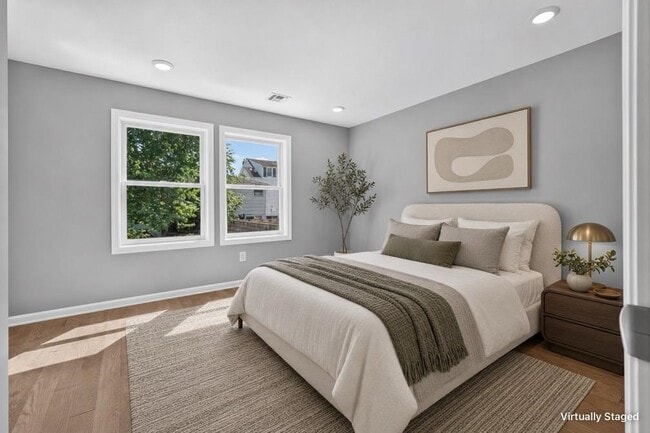 Building Photo - 74 W 52nd St Unit 2