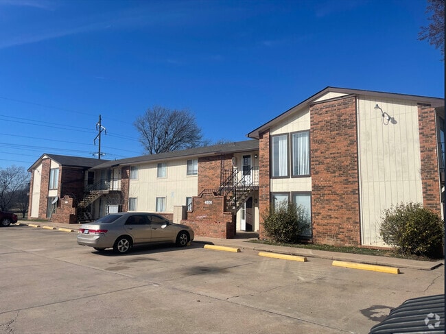 Building Photo - Golf Park Rental