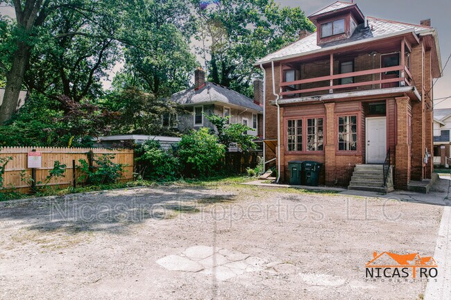 Photo - 2064 Indianola Ave