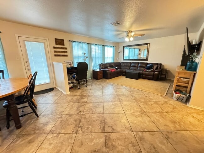 Photo - 4-Bedroom House for Rent in Killeen