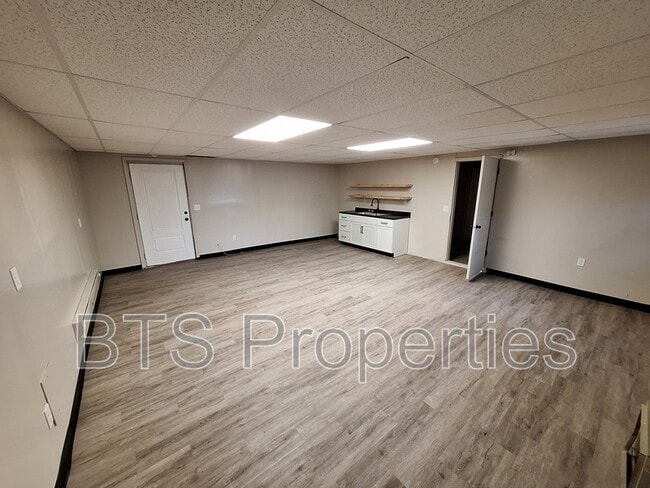 Building Photo - 1221 E Moneta Ave