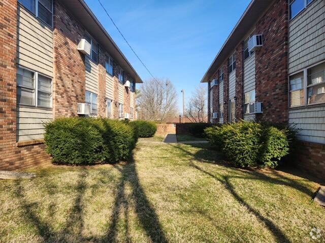 Building Photo - 103 Bourbon Hills Dr Unit 4 Rental