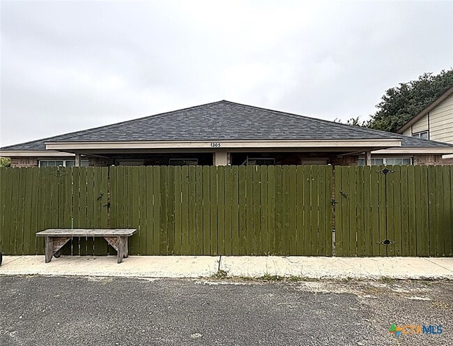 Building Photo - 1305 Covey Ln Unit A