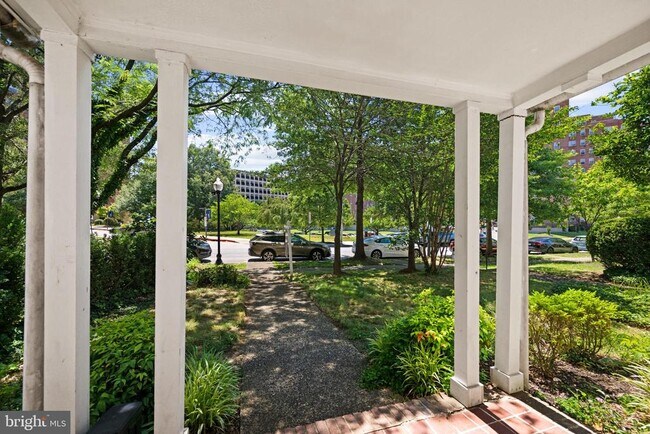 214 E University Pkwy