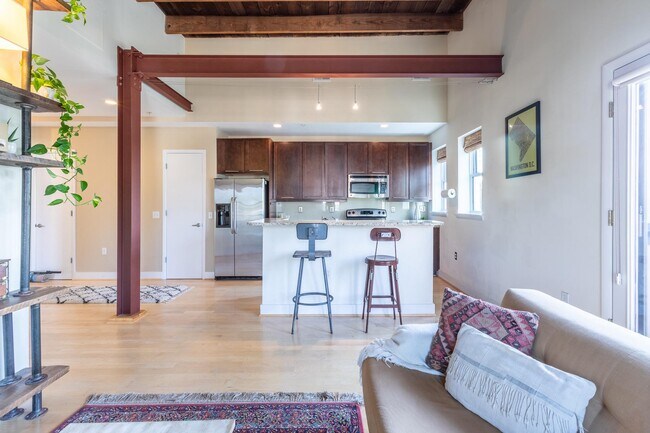 Building Photo - 2201 2nd St NW