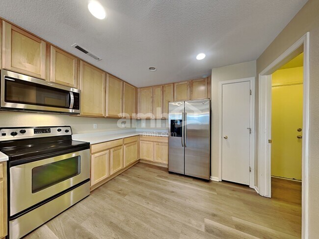 Photo - 201 Stagecoach Ln