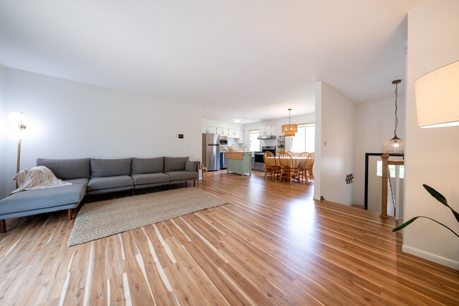 Photo - 13396 Everest Ave