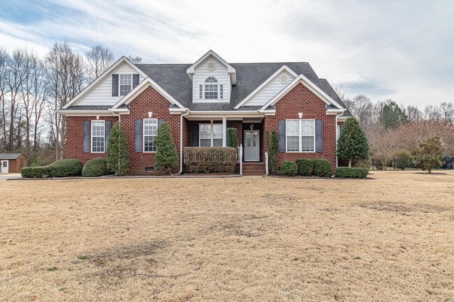 SPACIOUS CUSTOM-BUILT BRICK RANCH- ROSEWOOD - SPACIOUS CUSTOM-BUILT BRICK RANCH- ROSEWOOD House