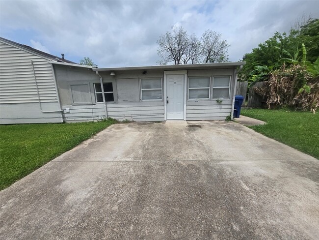 Photo - 202 N Logan St