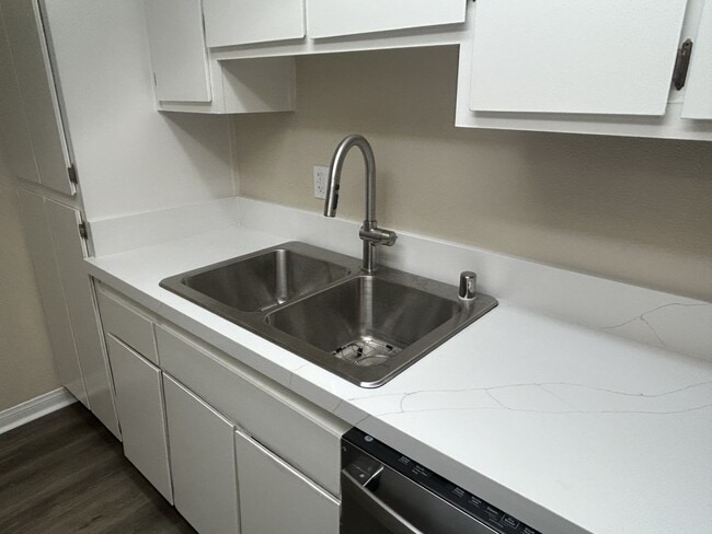 Photo - 355 Susan Ct