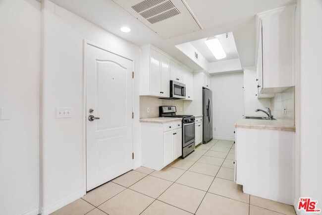 Photo - 3328 Oakhurst Ave Unit 103