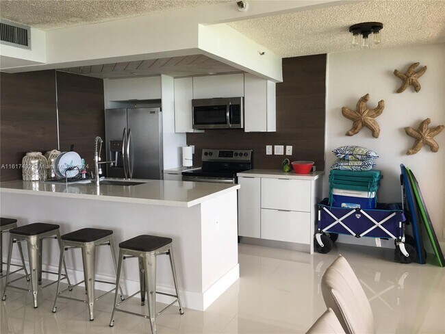 Photo - 2555 Collins Ave Unit 1711