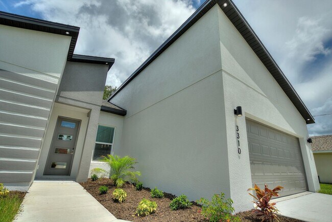 Photo - Deposit-Free! Modern, energy efficient hom...