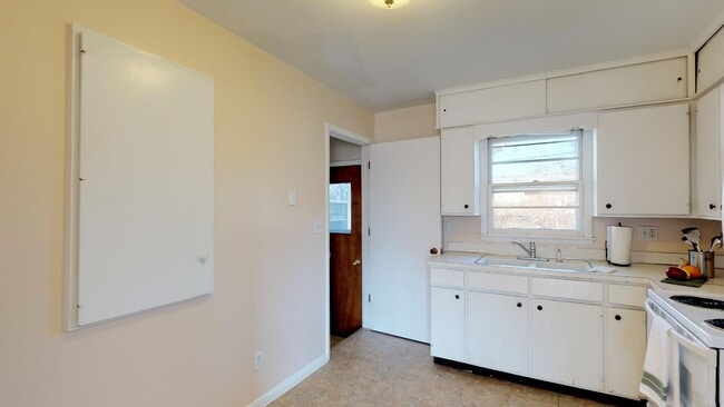 Photo - 2226 Melrose Ave