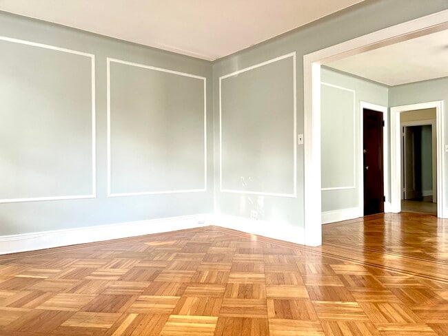 Building Photo - 3942 55th St Unit 2n Floor