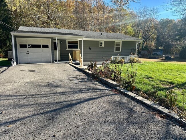 Photo - 208 Bridge St