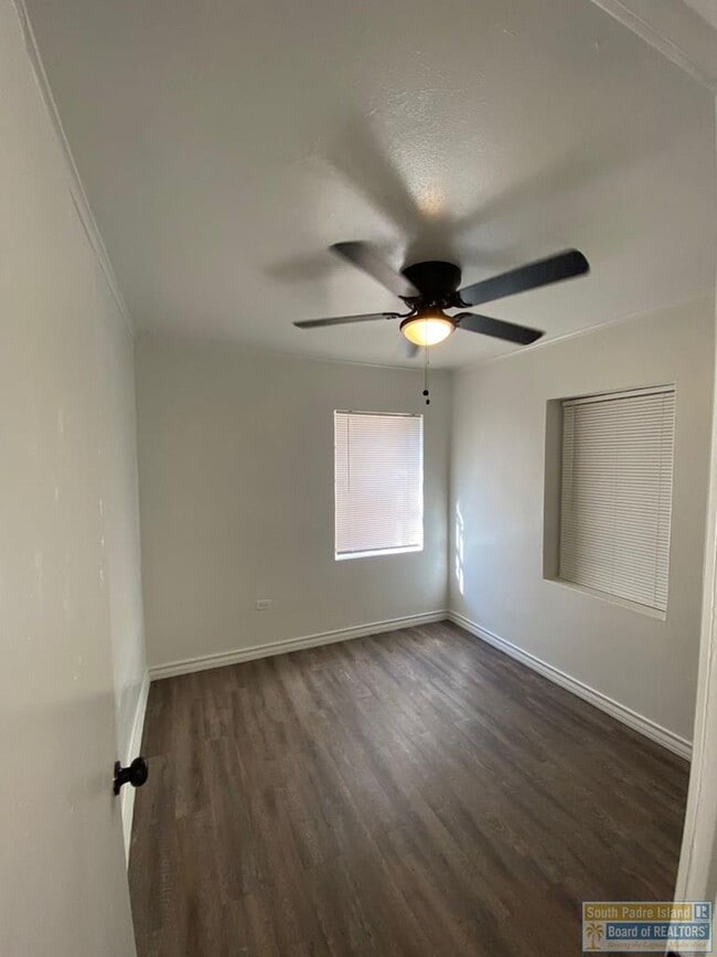 Photo - 938 E Adams St