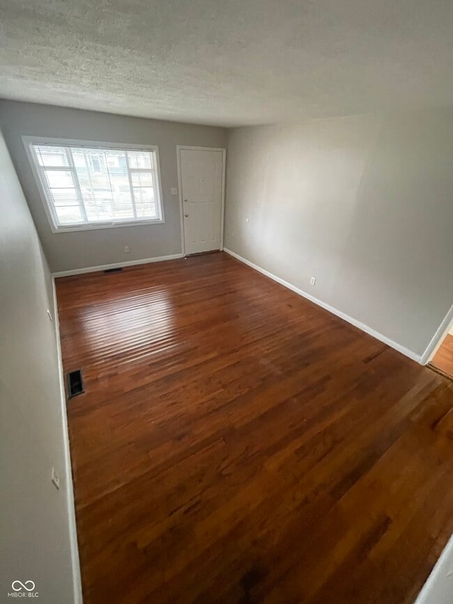 Photo - 3346 Hovey St