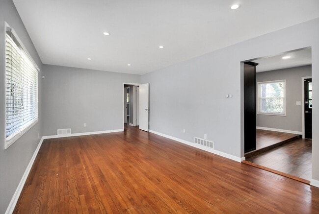 Photo - 3 bedroom 2 bath home in a great area fill...