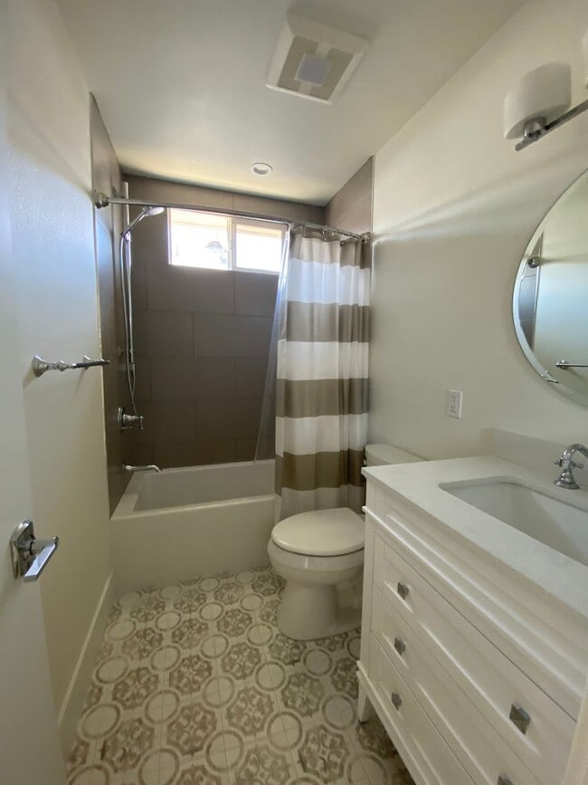 Building Photo - CDM Property Unit 420 1/2