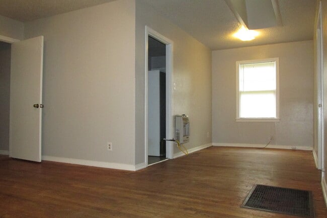 Photo - 2/1 with bonus room in Cherrywood Available August!