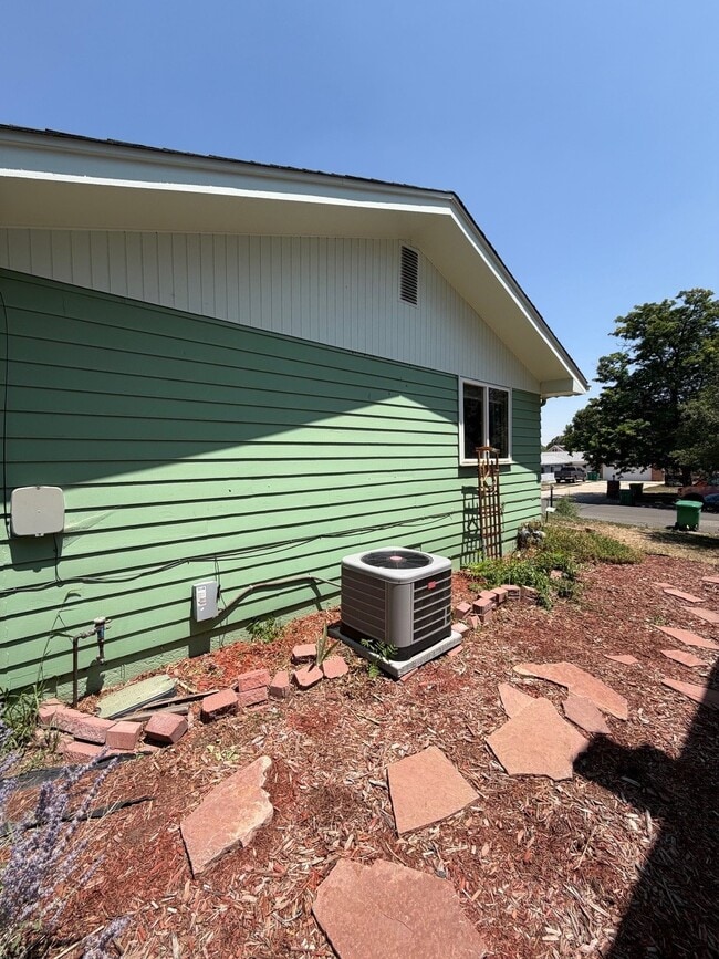 Photo - 2835 Eaton St