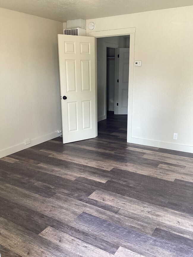 Photo - Newly Remodeled Single Level Apartment in ... Unit 04