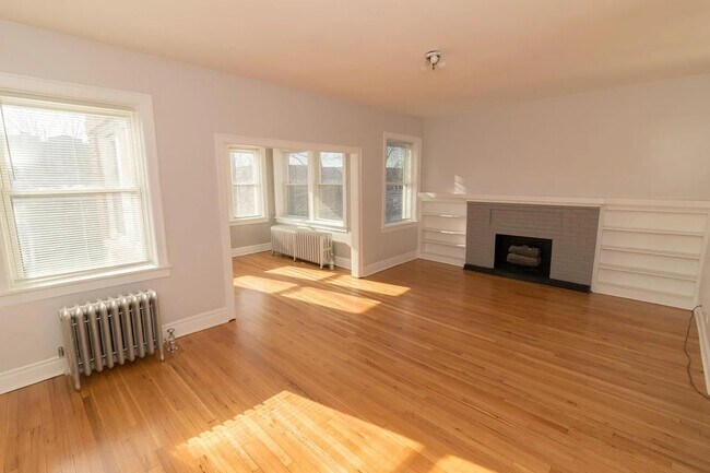 Photo - 4709 N Washtenaw Ave Unit 3