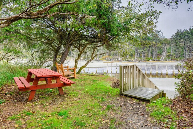 Photo - 4880 Railroad Ave Unit ID1386232P