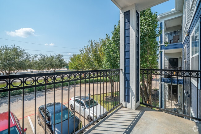 3BR, 2BA - 1,193SF - Balcony