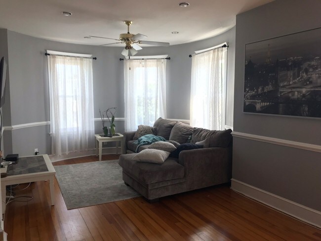 Photo - 17 Pleasant St Unit 3