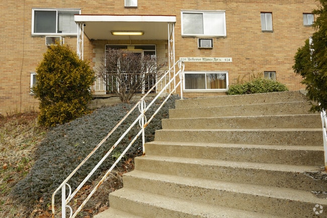 Entrada - Bellevue Manor