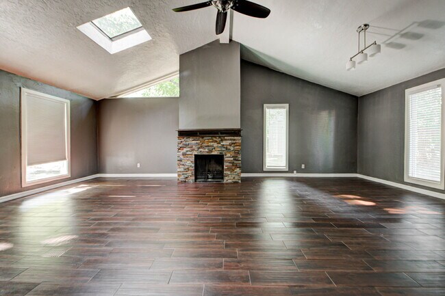 Photo - 1222 Camden Way