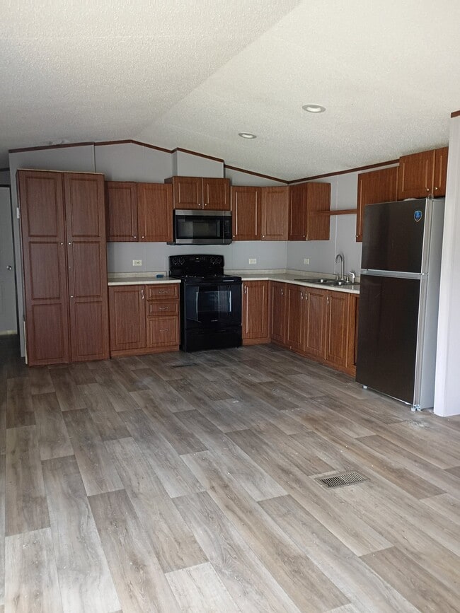 Photo - 4250 Blount Rd